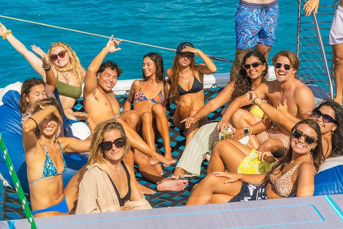 Board from Waikiki Beach for Aloha Hour Sail on Hāwea Catamaran - Finding the boat near the Duke statue