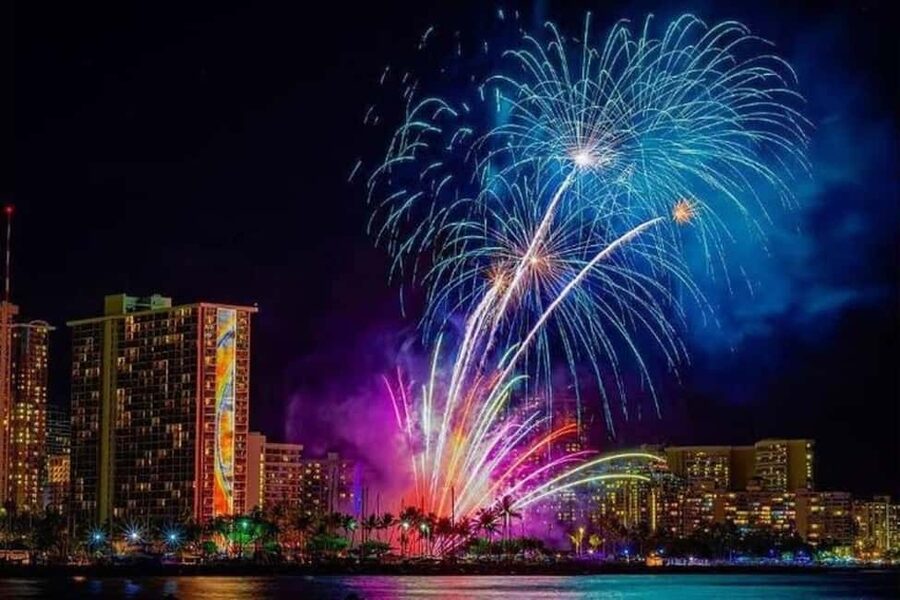 Board from Waikiki Beach: Friday Night Fireworks sail - Key points to know before booking