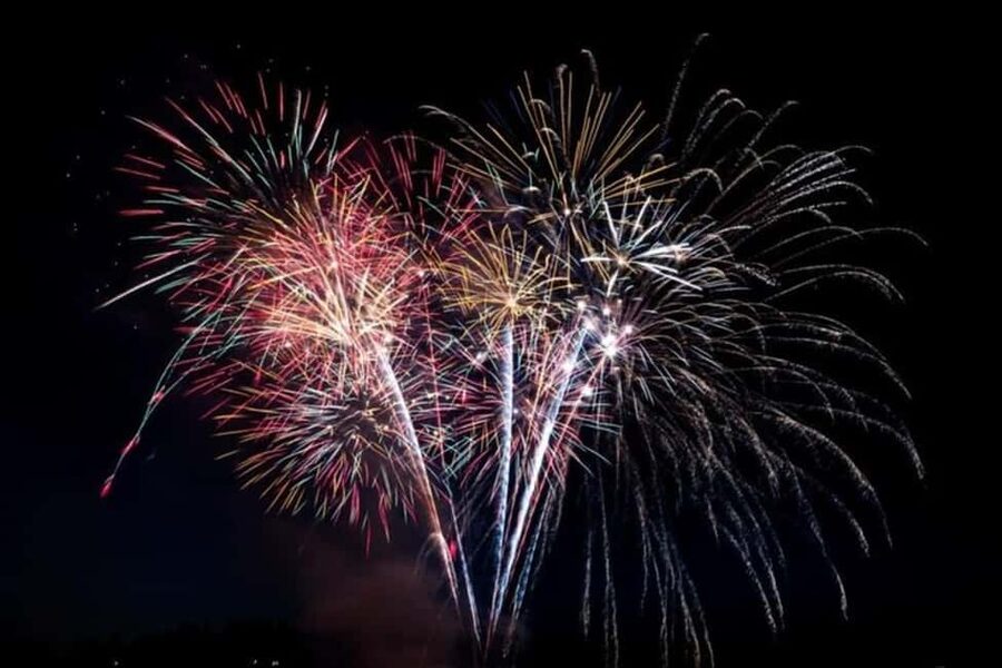 Board from Waikiki Beach: Friday Night Fireworks sail - Starting behind the Duke Kahanamoku Statue