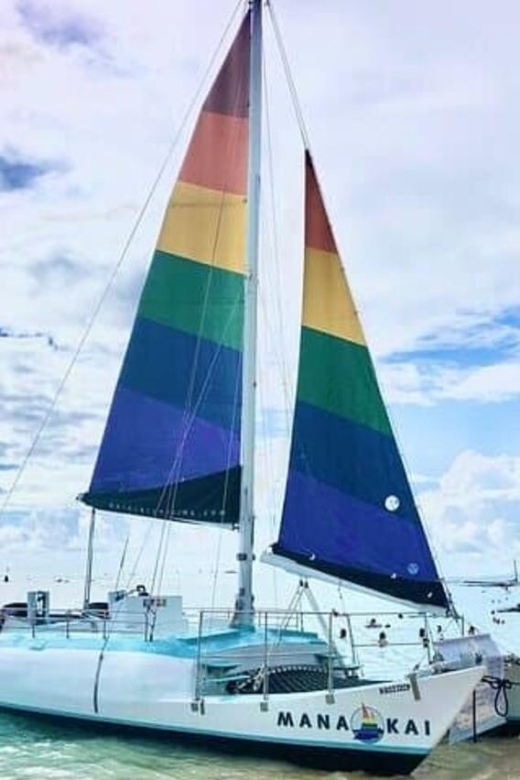Board from Waikiki Beach: Friday Night Fireworks sail - Drinks, music, and a relaxed hour onboard