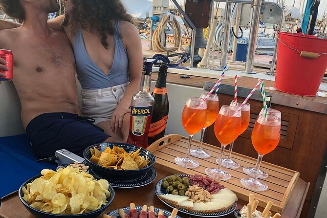 Boat Tour with Drink and Picoteo, Barcelona - Choosing your drink and picoteo