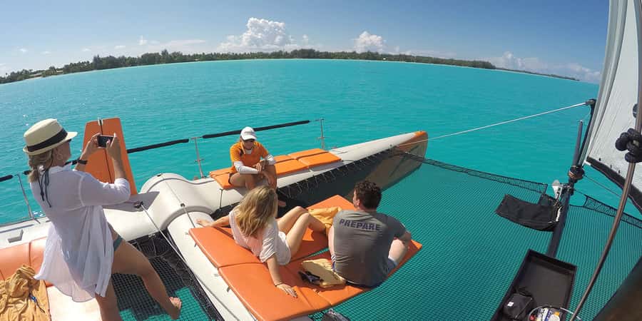 Bora Bora: Half Day Catamaran Sailing & Snorkelling - Service, music, and the human side of the trip
