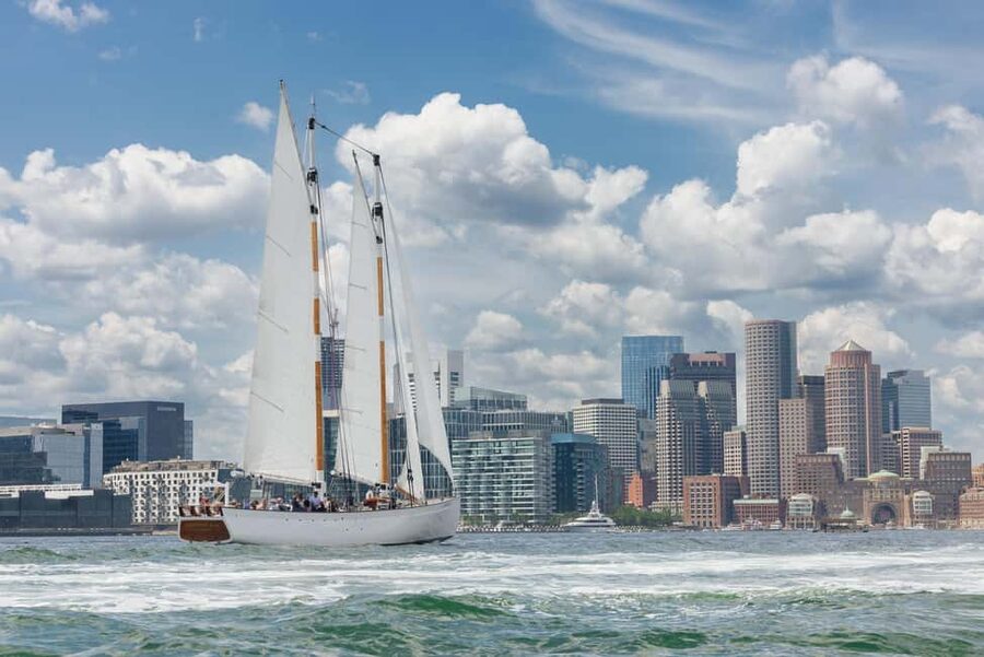 Boston: Downtown Harbor Sailing Cruise - Inner Harbor Islands and Castle Island