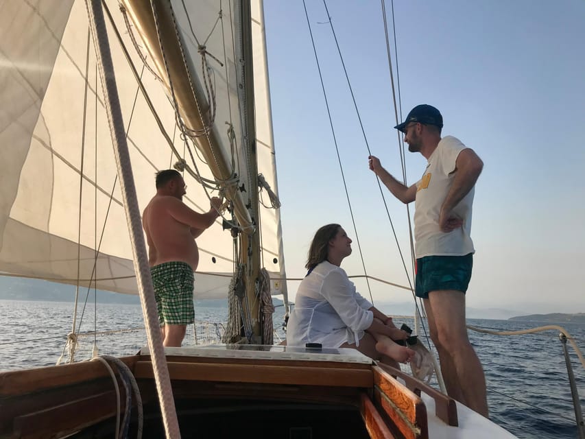 Bretagne Brest : Private Sailing charter Mer d’Iroise - Coastline views, fortresses, and lighthouses
