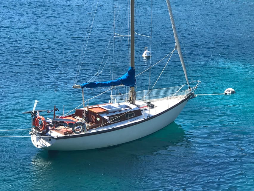 Bretagne Brest : Private Sailing charter Mer d’Iroise - DOCAT, a classic boat with real character