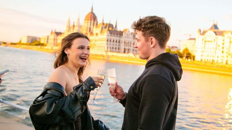 Budapest: Sip and Sail River Cruise with Unlimited Prosecco - Key things to know before booking