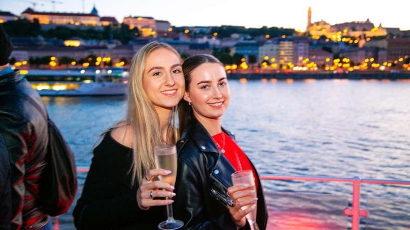 Budapest: Sip and Sail River Cruise with Unlimited Prosecco - Timing, weather, and practical comfort