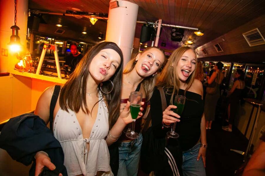 Budapest: Sip & Sail Danube Cruise with Prosecco Cocktails - What the $26 price really gets you