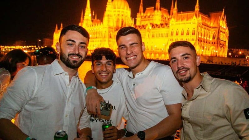 Budapest: Sip & Sail Danube Cruise with Unlimited Beer - Buda’s grand views: Fisherman’s Bastion, Chain Bridge, and Buda Castle
