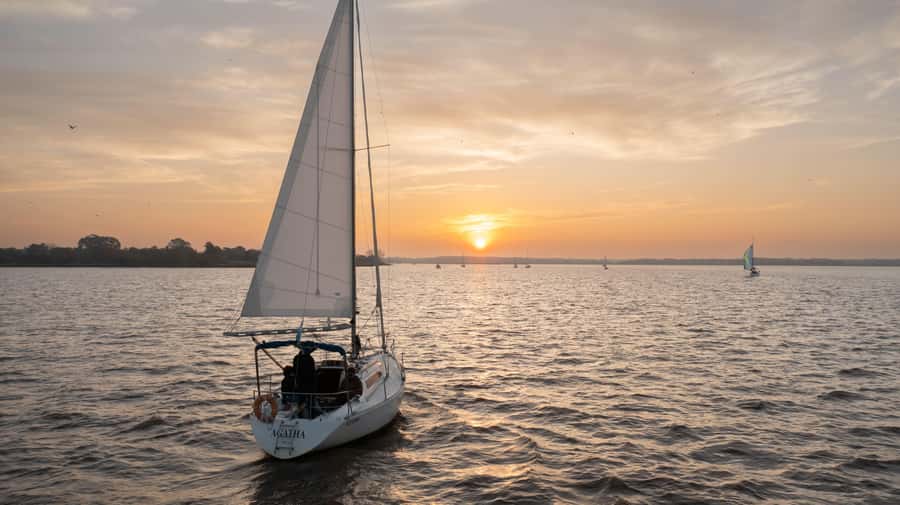 Buenos Aires Sailing Tour with Wine Tasting - A quiet way to see Buenos Aires from the water