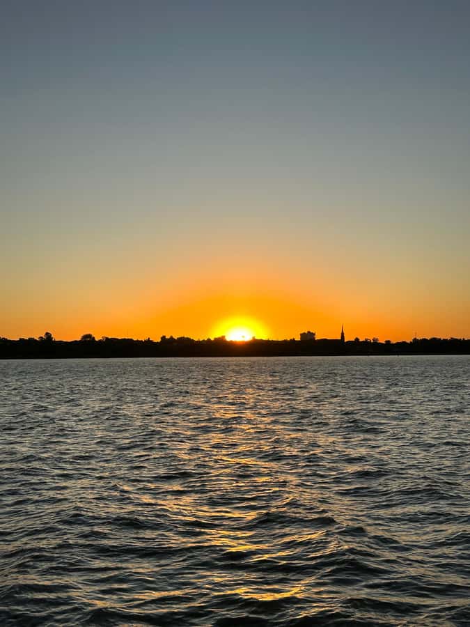 Buenos Aires Sailing Tour with Wine Tasting - Sunset over the Rio de la Plata