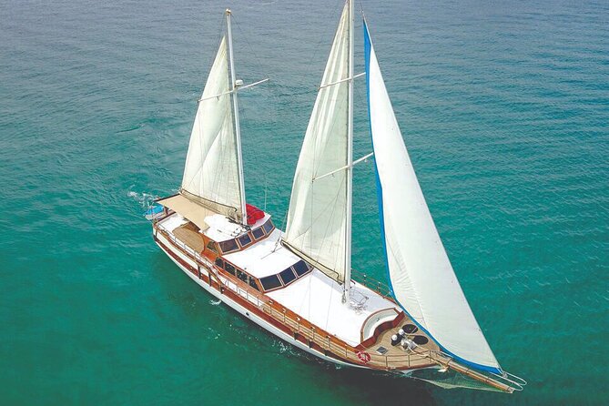 Cabo San Lucas Luxury Sailing Yacht and Dinner with a Chef - Appetizers, cocktails, and the two-hour dinner period