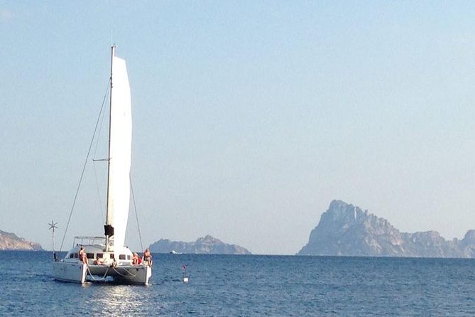 Cala d'Hort Sailing Adventure - The catamaran setup and what it means