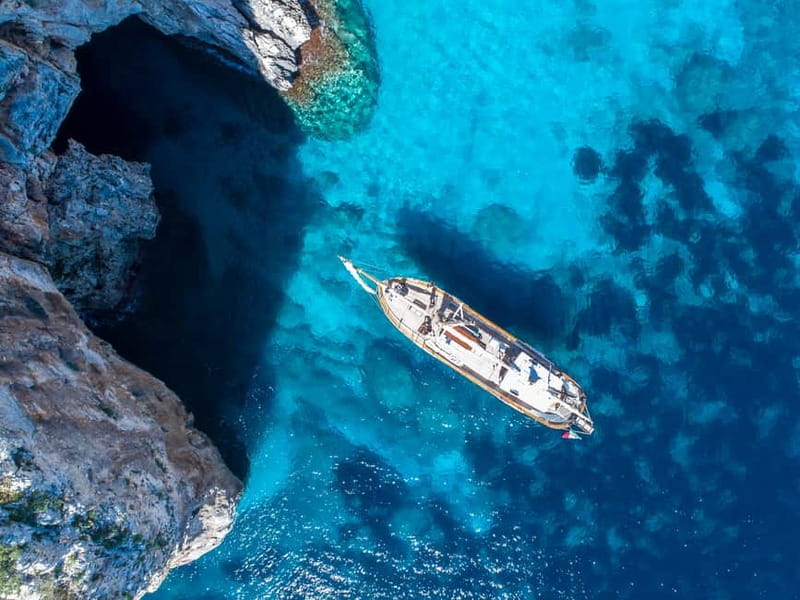 Cala Gonone: Gulf of Orosei Tour with a Vintage Sailing boat - Sailing the Gulf aboard the Dovesesto