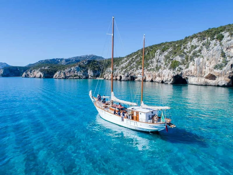 Cala Gonone: Gulf of Orosei Tour with a Vintage Sailing boat - The morning route: Cala Luna and Cala Biriola
