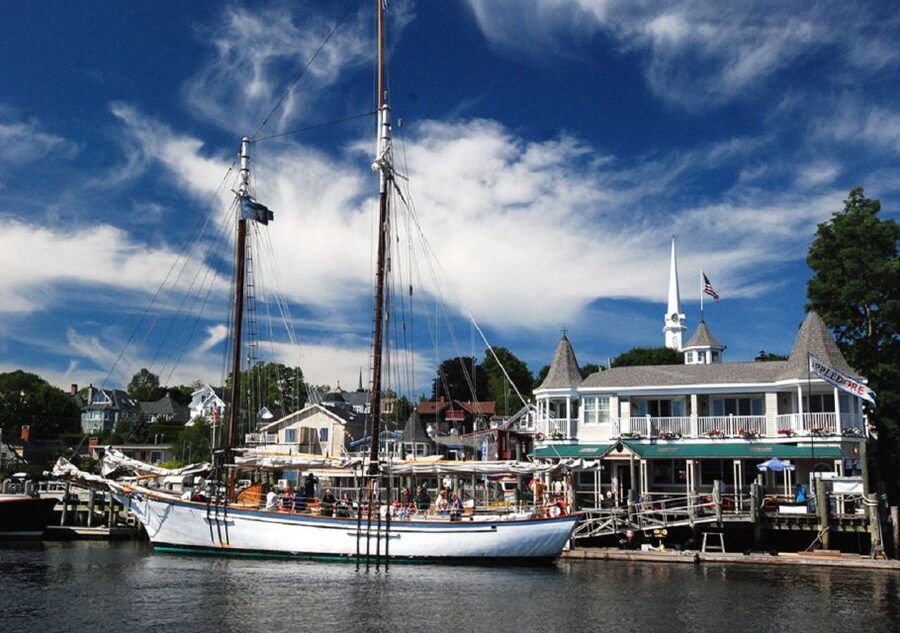 Camden: Historic Schooner Day Sailing Trip - Leaving Camden Harbor aboard Appledore II