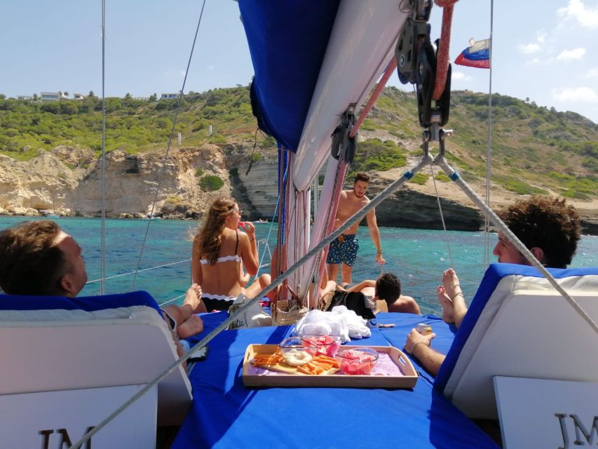 Can Pastilla: Sailboat Tour with Snorkeling, Tapas & Drinks - Sailing skill and the captain’s role