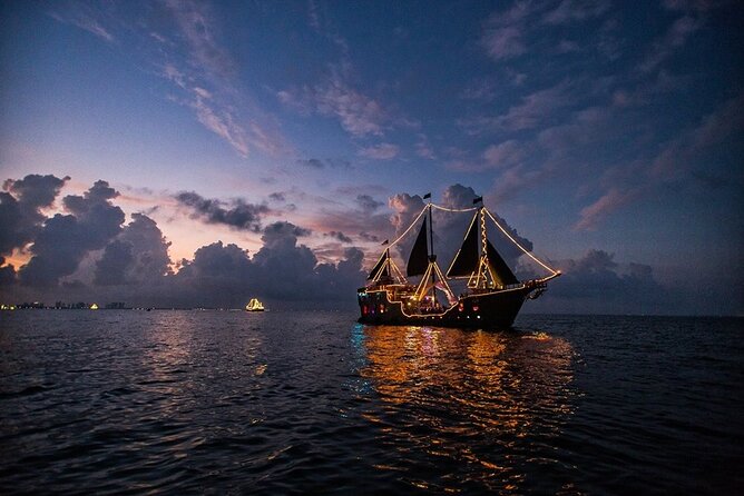 Cancun Lagoon Sunset Sailing Trip aboard classic Galeón with Dinner and Free bar - A Classic Galleon on Laguna Nichupté