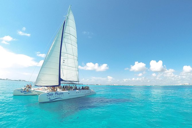 Cancun to isla mujeres catamaran sailing - Starting at Marina Las Perlas in Cancun