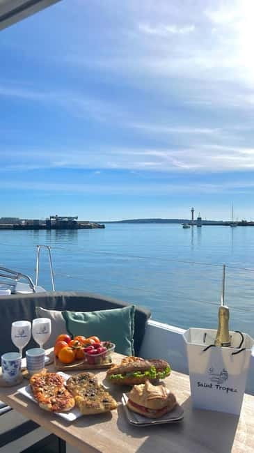 Cannes: Private Sailing Boat Tour to the Lérins Islands - The scenic run toward the Lérins Islands