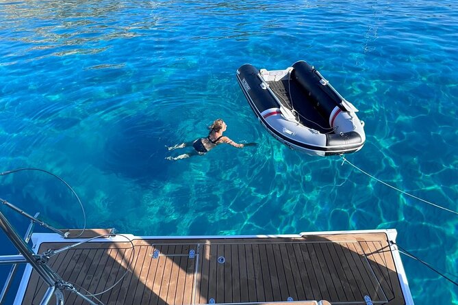 Cannes: Private sailing tour to the Lerins Islands - The 20-minute sail toward the Lérins Islands