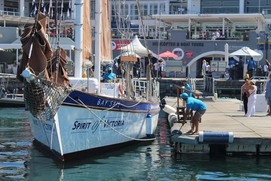Cape Town: 1 Hour Table Bay Sailing Tour - Leaving the V&A Waterfront on Spirit of Victoria