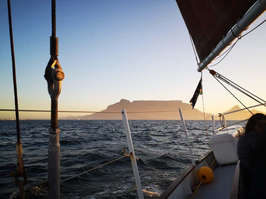 Cape Town: 1 Hour Table Bay Sailing Tour - Crew service and the feel onboard