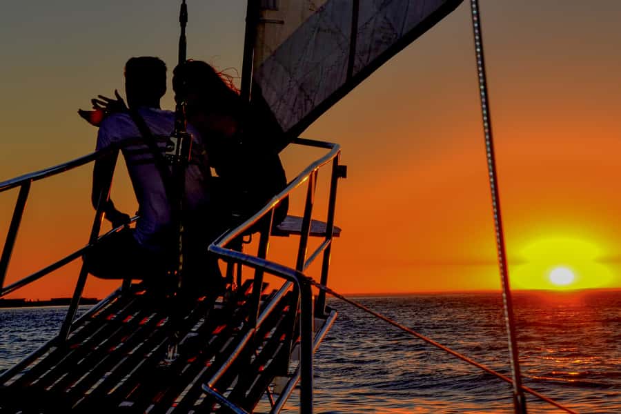 Cape Town Waterfront and Bay: Sailing Trip - Choosing a course across Table Bay