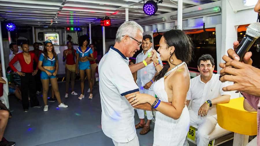 Cartagena: Buffet & party night,cocktails sailing in the bay - Practical timing and cancellation advice