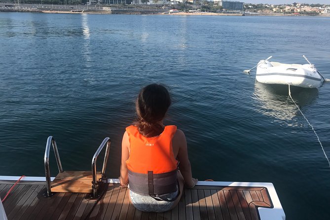 Cascais Private Sailing 2h Cruise with a drink - Estoril and Praia do Tamariz