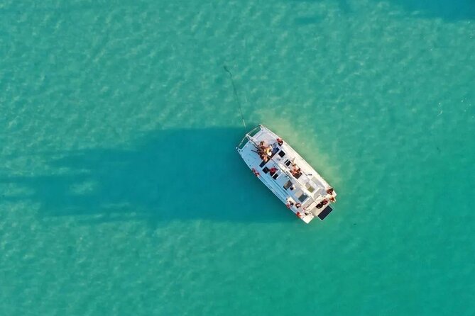 Catamaran Adventure: Sailing and Swimming in the Bacalar Lagoon - What happens during the three-hour boat outing