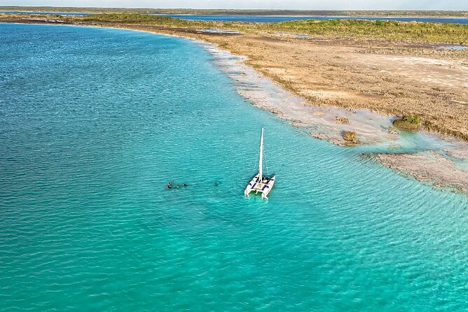 Catamaran Sailboat Bacalar Excursions - The crew makes a real difference