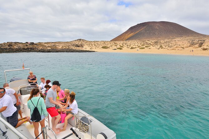 Catamaran Sailing Day To La Graciosa with Lunch - What the La Graciosa day is really like