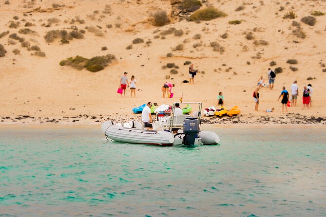 Catamaran Sailing Day To La Graciosa with Lunch - A short walk through Caleta del Sebo