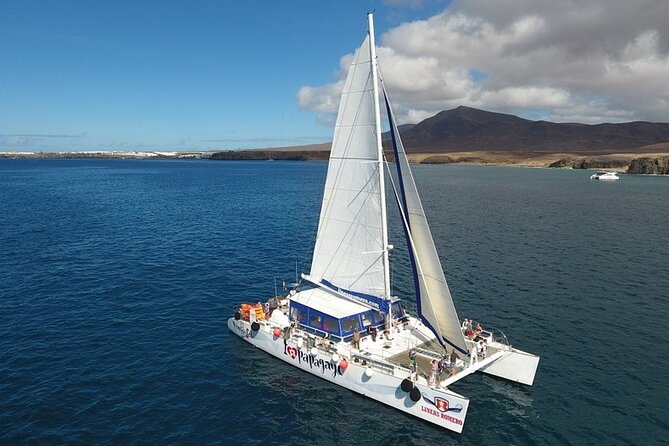 Catamaran Sailing Experience to Papagayo's Beaches with lunch and drinks - Sailing south along Lanzarote’s coast