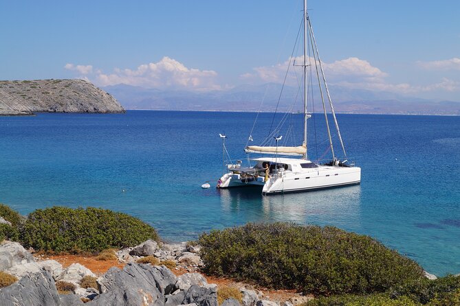 Catamaran Sailing Trip - All Inclusive - What the Crew Adds to the Day
