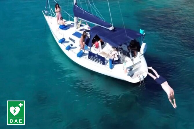 Catamaran tour stops bathing and snorkeling toast with prosecco - Key points at a glance