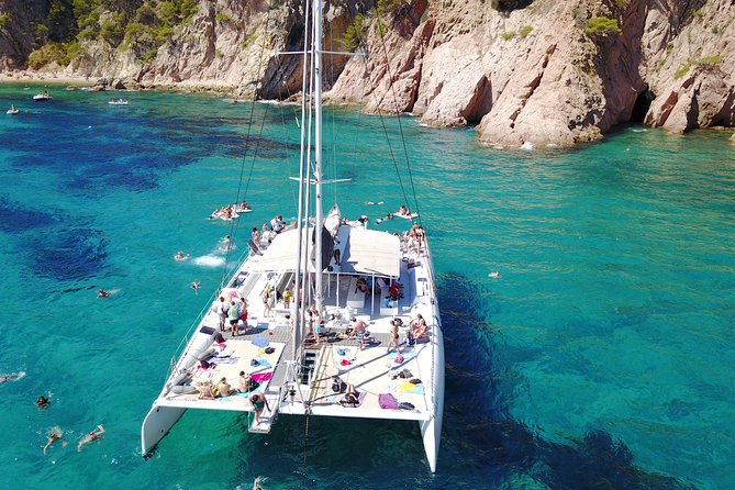 Catamaran trip with other groups along the Costa Brava. Saturday. - Cruising the Costa Brava coastline