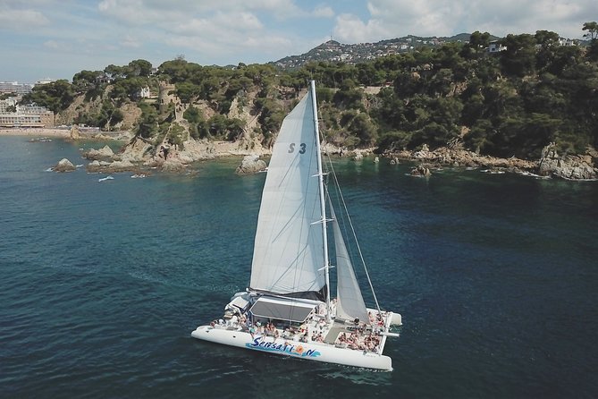 Catamaran trip with other groups along the Costa Brava. Saturday. - Weather, cancellations, and the decision to go