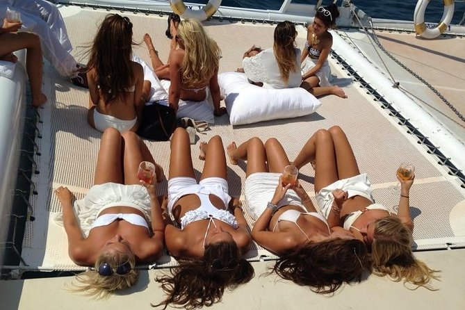 Catamaran trip with other groups along the Costa Brava. Saturday. - Anchoring near a Costa Brava cove