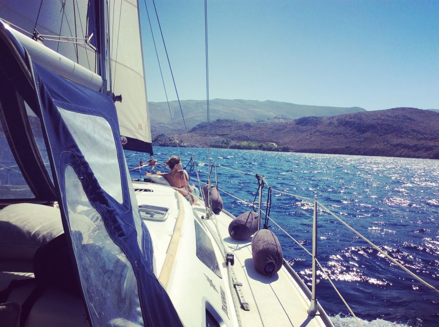 Chios: Sailing Boat Cruise to Oinouses with Meal & Drinks - The return sail toward Chios