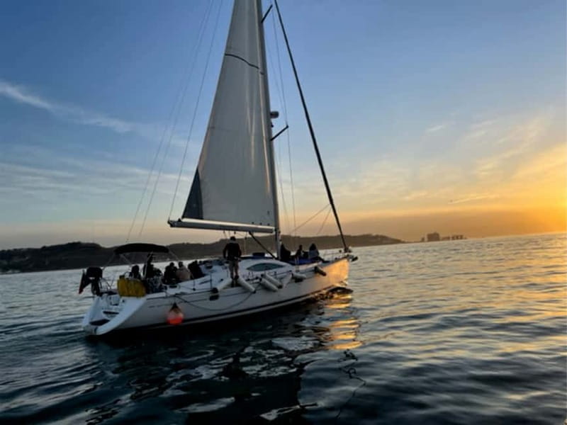 Cultural Sailing Tour in Lisbon - Two hours of monuments from the water