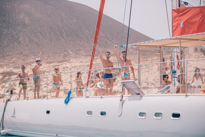 Day Sail to La Graciosa - Caleta del Sebo and the return journey