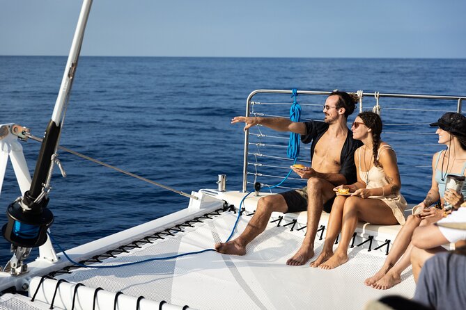 Deluxe Sail & Snorkel to the Captain Cook Monument - Leaving Keauhou Bay at 8:15 a.m.