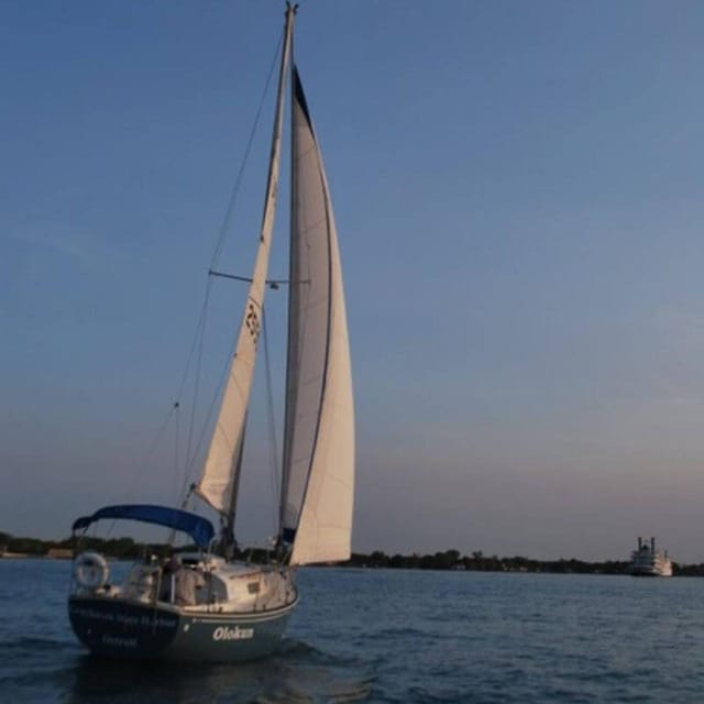 Detroit: Sailing Tour on the Detroit River - Private boat or open sail?