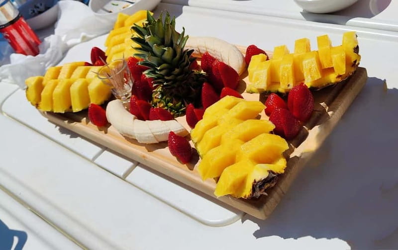 Dia Sailing Cruise With All-inclusive Meal And Drinks - A Simple Mediterranean Lunch Made Onboard
