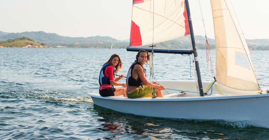 Dinghy Sailing Lesson in Menorca - Key points about sailing in Fornells Bay