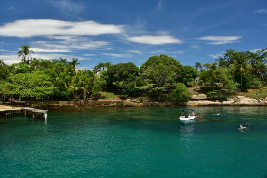 Discover Paraty's Best Islands on an Exclusive Schooner Tour - Praia da Conceição: calm water and white sand