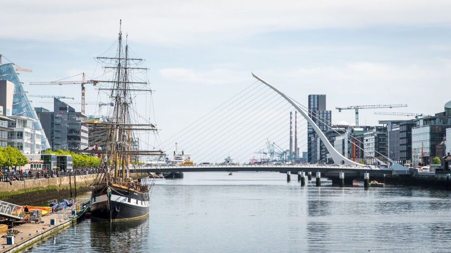 Dublin: Jeanie Johnston Tall Ship Irish Famine History Tour - Starting on the upper deck