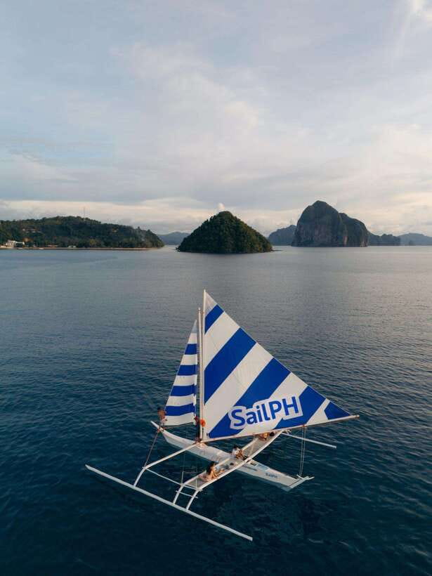 El Nido Islands: Shared Paraw Sunrise Sailing - Watching Bacuit Bay change color
